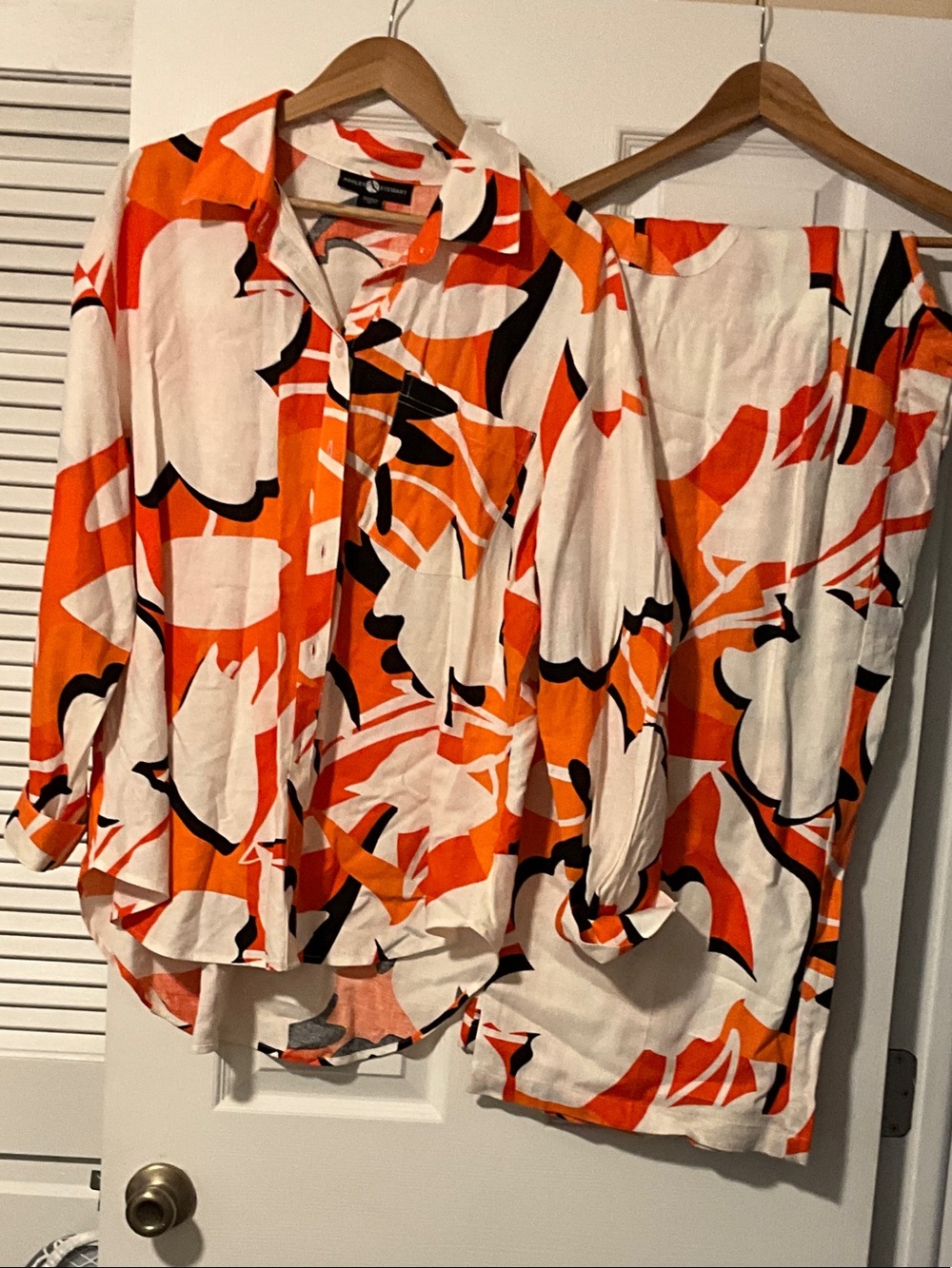 Women's Orange & White Floral Button-Up Top